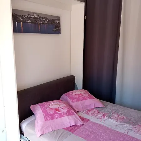 Saint Clair - Elena Apartament *